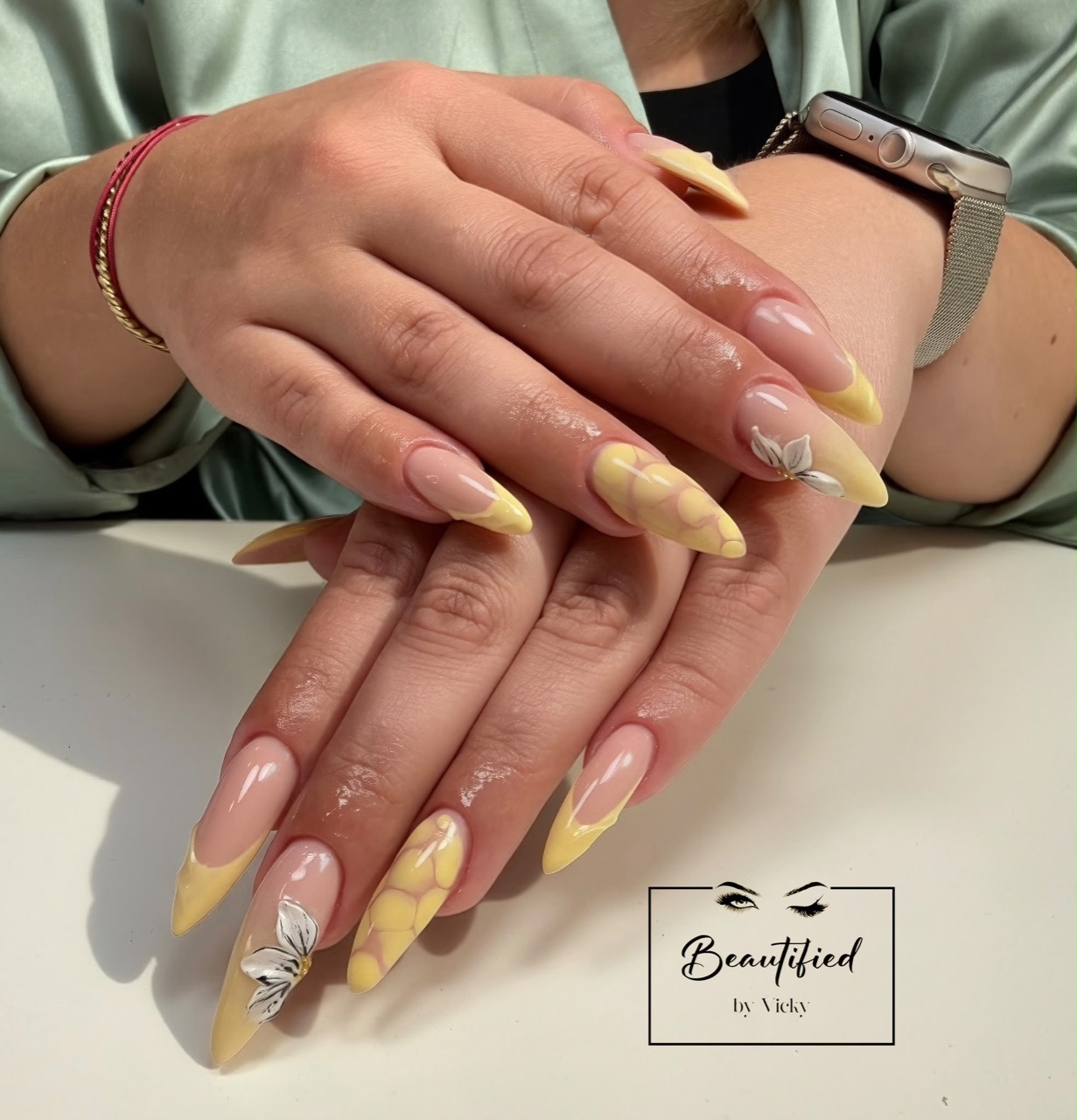 Nageldesign in Gelb mit French