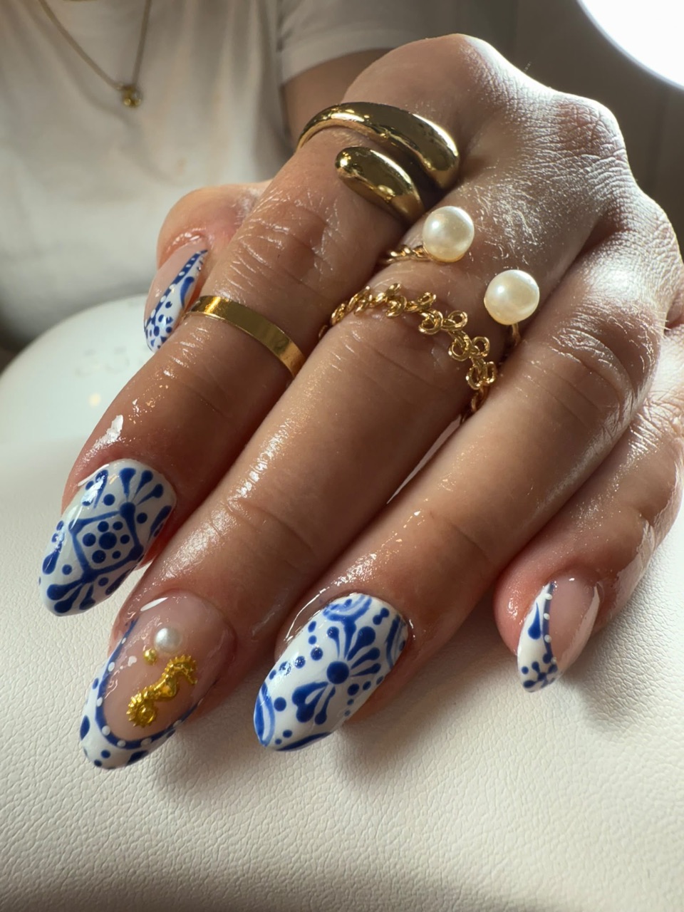 Nageldesign blau-weiß
